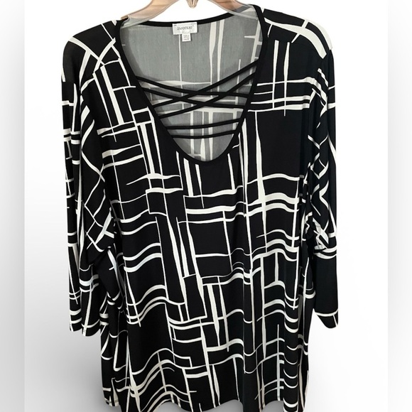 Avenue Tops - Women’s Black and White Geometric Top Plus Size 26W